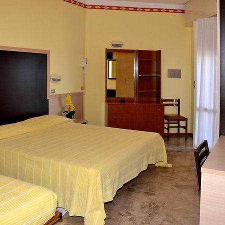 Hotel Marco Polo ベラーリア・イジェア・マリーナ 部屋 写真